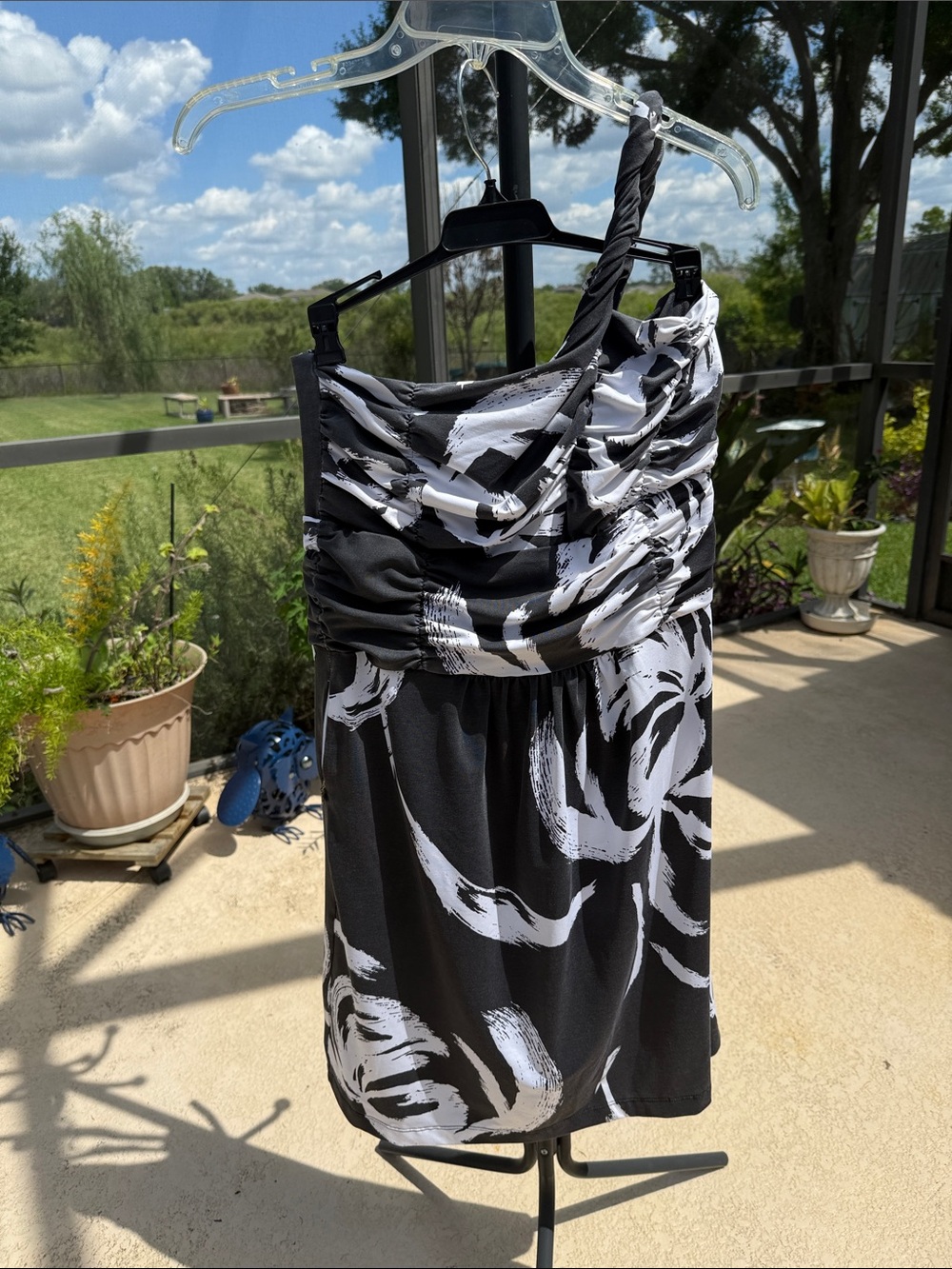 Tracy Negoshian charcoal gray & White One-Shoulder Ruched Dress